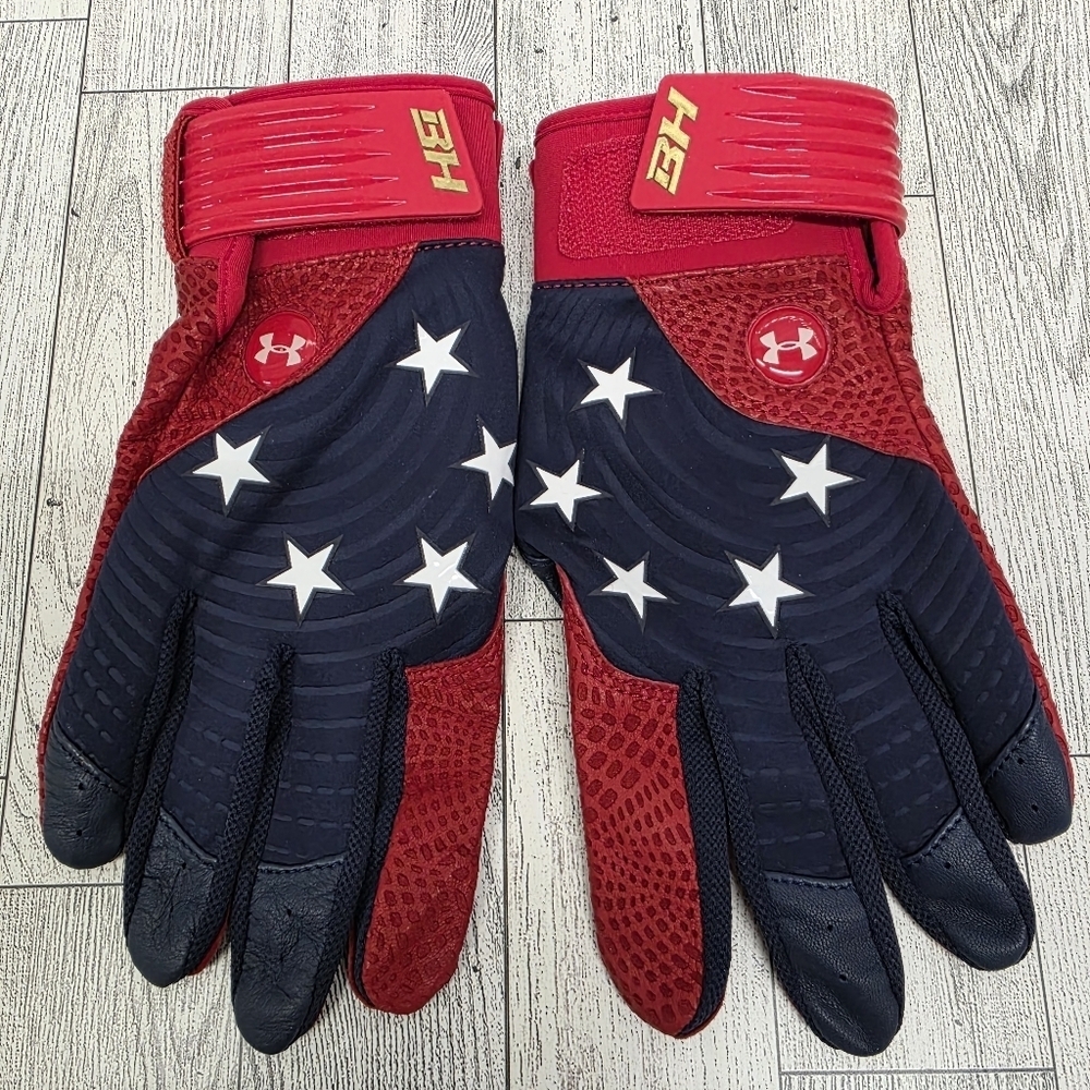 Under Armour Red and Black Star Gloves